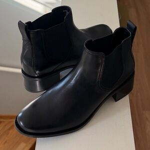 Brand new”COLE HAAN”shoes for women.Size-9,5,color-black.(No scratches)🖤